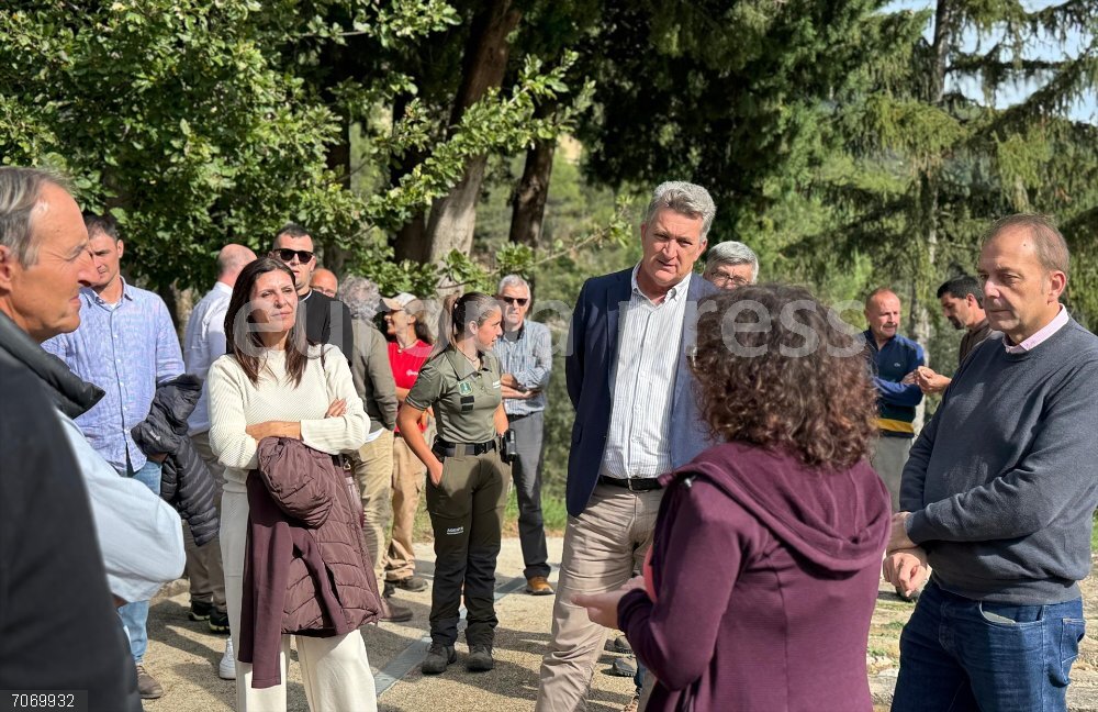 Castellón.-Martínez Mus subraya la importancia del centro 'Forn del Vidre' en la protección del patrimonio de la Tinença Martínez Mus durante su visita al Parque Natural de la Tinença de Benifassà
