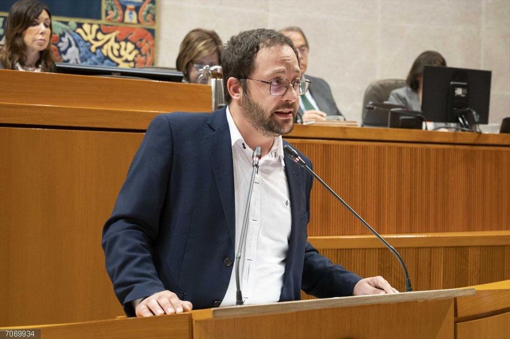 Pleno.- Peralta (PSOE) pide al Gobierno de Aragón que amplíe la partida para instalaciones deportivas en Teruel El diputado autonómico del PSOE Aragón Ángel Peralta.