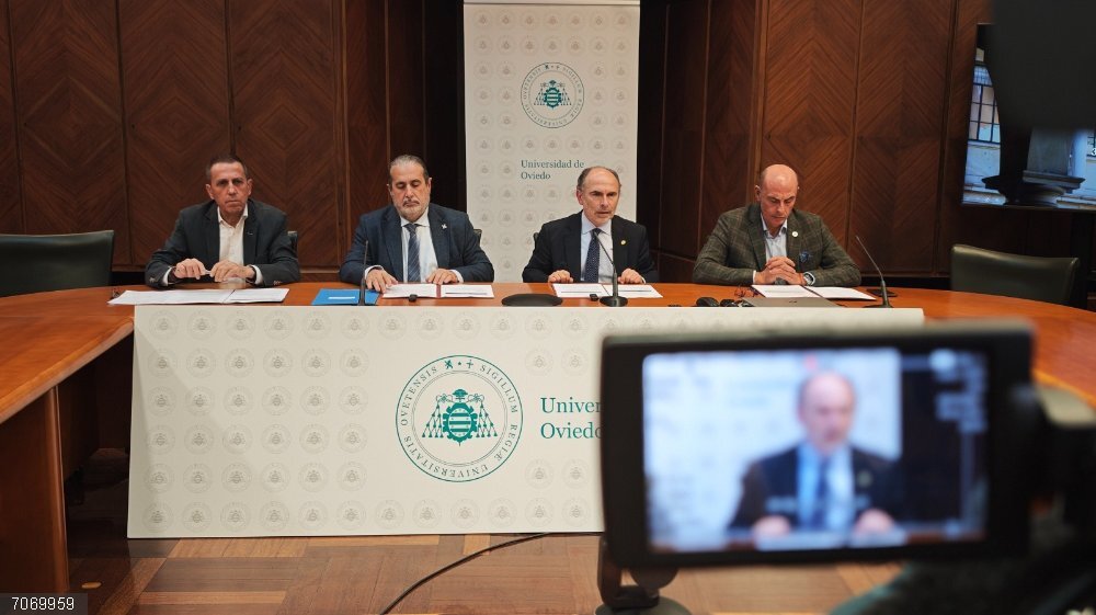 Rueda de prensa tras el consejo de gobierno de la Universidad de Oviedo Rueda de prensa tras el consejo de gobierno de la Universidad de Oviedo