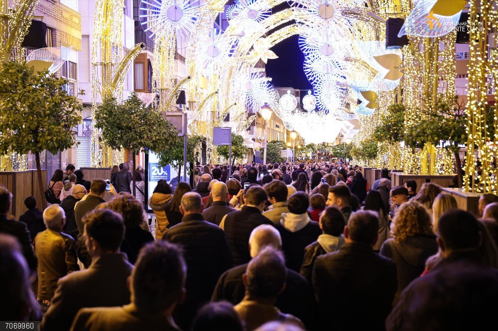 Córdoba.- Puente Genil, el municipio de Ximenez Group, estrenará su alumbrado navideño el día 21 de noviembre Alumbrado de Navidad en Puente Genil.