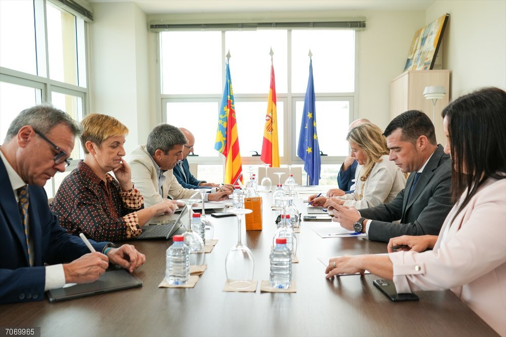 Mazón se reúne con Innovación y SPTD para abordar "la atracción de inversiones y nuevos proyectos de Ciudad de la Luz" Mazón se reúne con Innovación y SPTD para abordar "la atracción de inversiones y nuevos proyectos de Ciudad de la Luz"