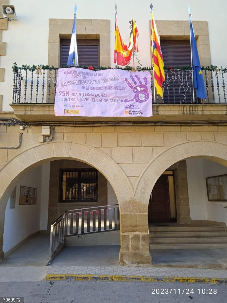 Zaragoza.- Un total de 42 mujeres están dentro del sistema Viogén en las Cinco Villas Pancarta de la Red Comarcal contra la violencia machista, en Biota (Zaragoza).