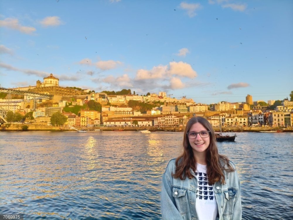 Córdoba.- Silvia Quiñones gana Ucopoética con una obra marcada por la fuerza de sus imágenes y la coherencia expresiva La ganadora de Ucopoética 2025, la estudiante de la US Silvia Quiñones.