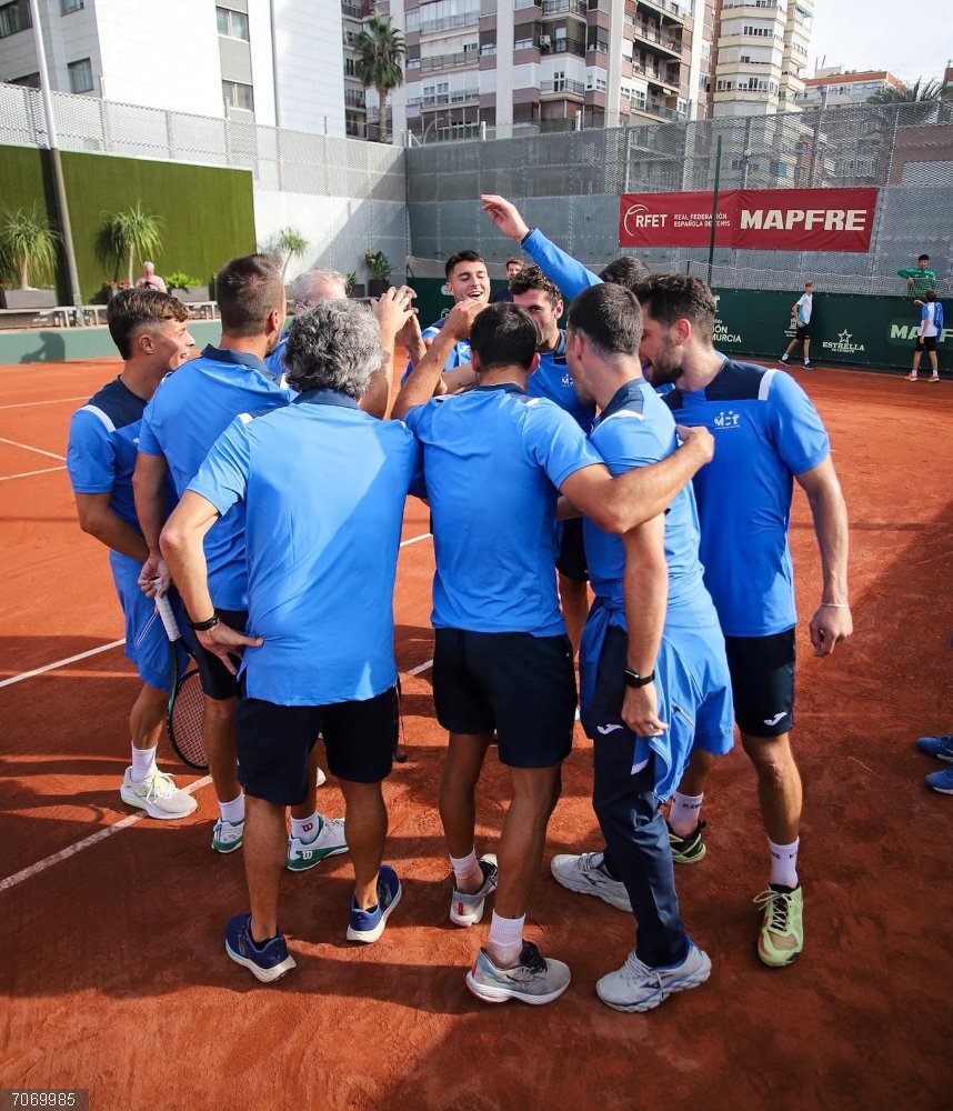 El Real Murcia Club de Tenis 1919 disputa este sábado la final del Campeonato de España Absoluto por Equipos Masculinos El Real Murcia Club de Tenis 1919 disputa este sábado en sus instalaciones la final del Campeonato de España por Equipos Masculinos tras vencer 4-1 al Club Atlético Montemar.