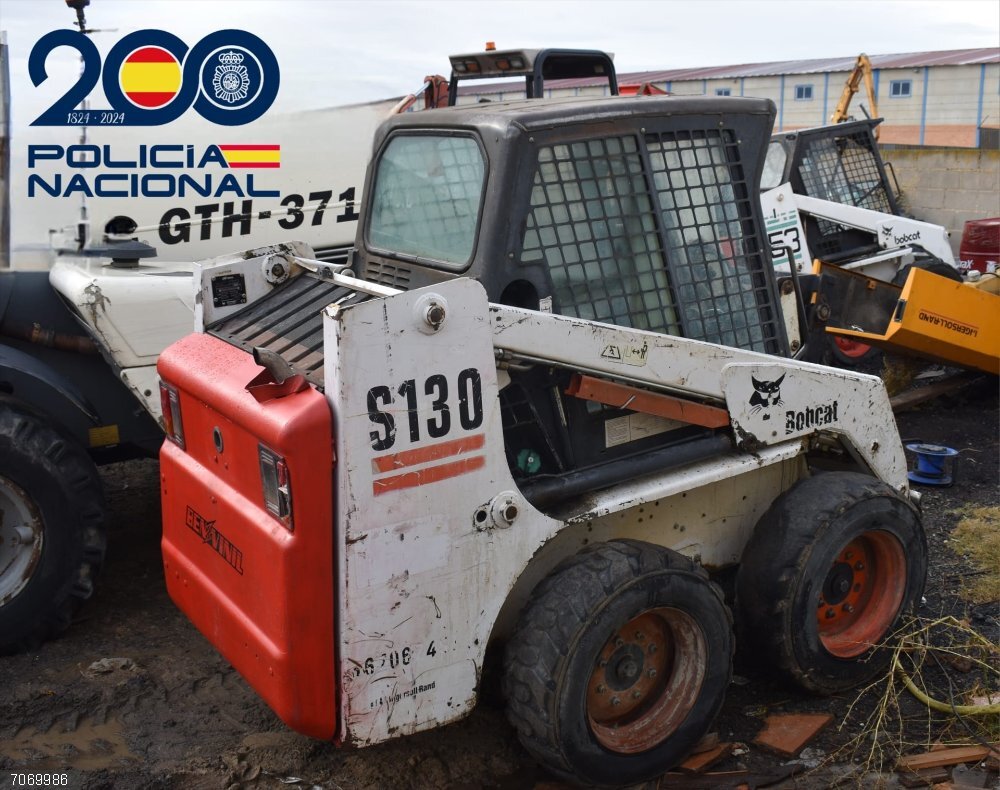 Retroexcavadora recuperada. Retroexcavadora recuperada.