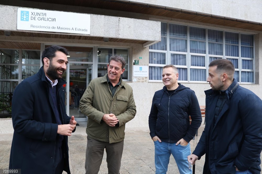 Besteiro reclama a Rueda que financie la nueva residencia de mayores de A Estrada (Pontevedra) El secretario xeral del PSdeG, José Ramón Gómez Besteiro, visita A Estrada (Pontevedra).