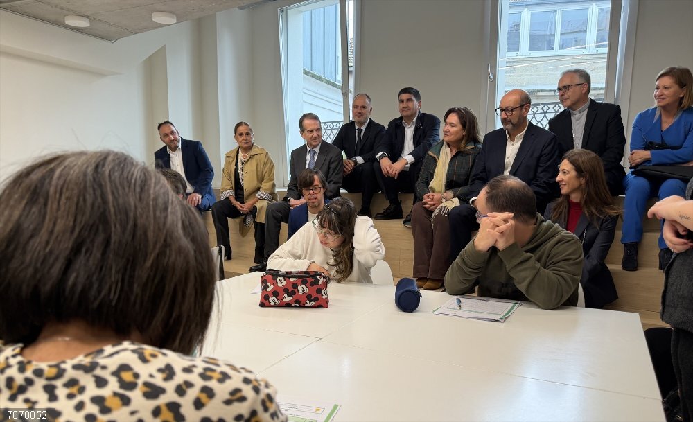 Down Vigo inaugura su nueva sede en el Casco Vello, en un edificio adquirido y rehabilitado por Zona Franca El delegado del Gobierno en Galicia, Pedro Blanco, junto al alcalde de Vigo, Abel Caballero; el delegado de Zona Franca, David Regades; o la delegada de la Xunta, Ana Ortiz, entre otra autoridades, en la inauguración de la nueva sede de Down Vigo.