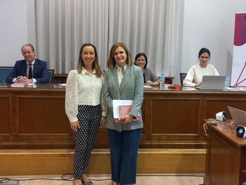 Raquel Campos destaca el alto nivel en la investigación universitaria sobre el sector logístico La directora general de Planificación estratégica y Logística del Gobierno de Aragón, Raquel Campos, en la entrega de la VI edición de los Premios de la Cátedra Aragón Plataforma Logística de la Universidad de Zaragoza (Unizar)