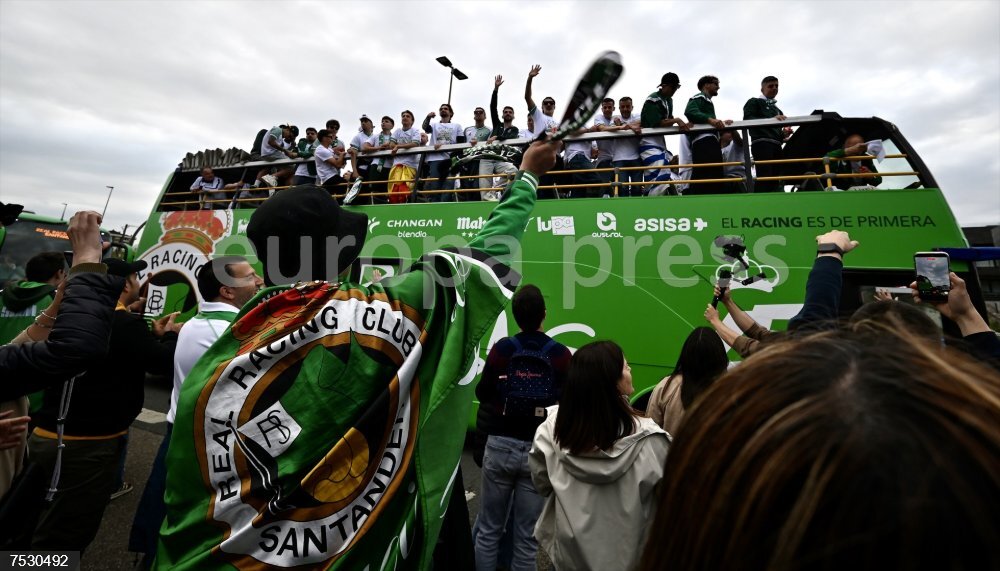 El Racing de Santander celebra con su afición su ascenso a Primera - EUROPAPRESS