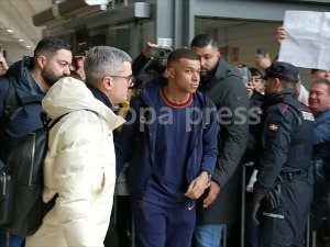 Mbappé llega al aeropuerto de San Sebastián (Euskadi)