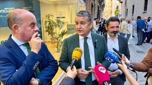 Antonio Sanz (PP-A) critica la "irresponsabilidad" y el "paripé" de Sánchez: "Un presidente no se puede dar a la fuga"