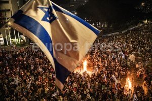 InternacionalCategorias.-O.Próximo.- Miles de manifestantes piden un acuerdo por los rehenes en Tel Aviv y Jerusalén
