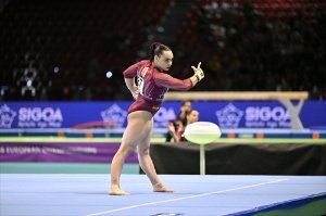 Gimnasia.- La española Alba Petisco, sexta en las finales de suelo y barra de equilibrio en el Europeo de artística