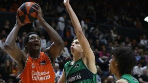 Baloncesto/Liga Endesa.- (Crónica) El Valencia Basket ata los 'playoffs' ante un Joventut que no reacciona