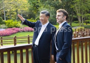 Francia/China.- Macron pide actualizar las relaciones económica con China y reconoce que Europa "necesita a los chinos"