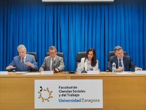 La presidenta de las Cortes de Aragón aboga por una sociedad que reconozca el compromiso con el talento universitario