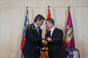 Mazón y García-Page firman un acuerdo de colaboración para la atención sanitaria en zonas limítrofes
