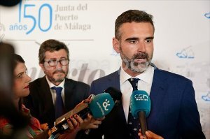 El consejero de Sostenibilidad, Medio Ambiente y Economía Azul y portavoz del Gobierno de Andalucía, Ramón Fernández-Pacheco, en una atención a medios en el en el acto por el 150 aniversario de la Autoridad Portuaria de Málaga