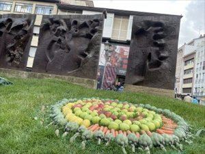 El festival 'City of Flowers' engalana los monumentos, fachadas y escaparates de Vitoria-Gasteiz