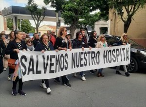 Ciudadanos de Medina del Campo (Valladolid) se manifiestan contra el "desmantelamiento" de su hospital