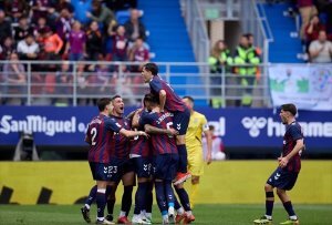 Fútbol/Segunda.- (Crónica) Negredo deja segundo al Valladolid y el Eibar recorta con el ascenso directo