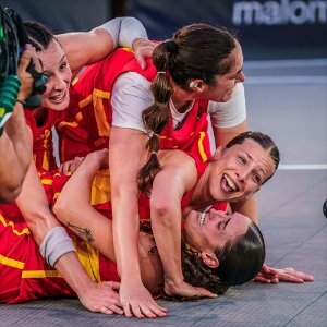 Baloncesto.- España logra el billete olímpico en el 3x3 femenino con una canasta de espaldas de Gracia Alonso