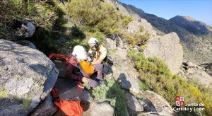 Sucesos.- Evacuan a un montañero herido tras sufrir una caída mientras realizaba una ruta en Los Galayos (Ávila)