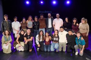 Acto de entrega de reconocimientos de los Encuentros de Arte Joven 2025 con la presencia de la vicepresidenta y consejera de Vivienda, Juventud y Políticas Migratorias, Begoña Alfaro, y el director gerente del Instituto de Juventud, Txema Burgaleta.