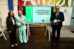 La delegada de la Junta en Málaga, Patricia Navarro; la consejera de Economía y Hacienda, Carolina España; y el consejero de Turismo y Andalucía Exterior, Arturo Bernal, en la presentación de los presupuestos de la Junta para Málaga.